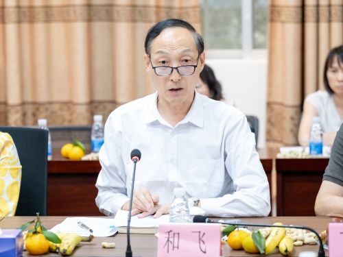 和飞讲话.jpg 和飞讲话.jpg