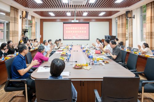 座谈会现场.jpg 座谈会现场.jpg