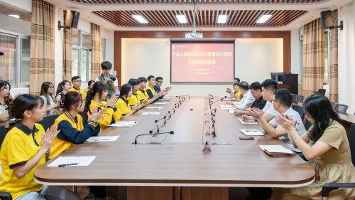 座谈会现场.jpg 座谈会现场.jpg