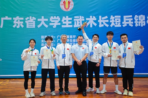 获奖师生.jpg 获奖师生.jpg