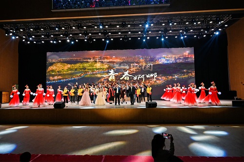 灯火里的中国.jpg 灯火里的中国.jpg