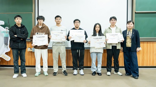 一等奖获得者.jpg 一等奖获得者.jpg