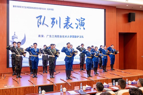 学校国旗护卫队队列表演.JPG 学校国旗护卫队队列表演.JPG