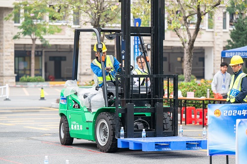 实操竞赛现场.jpg 实操竞赛现场.jpg