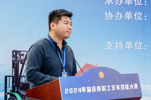 魏益群介绍大赛相关情况.JPG 魏益群介绍大赛相关情况.JPG