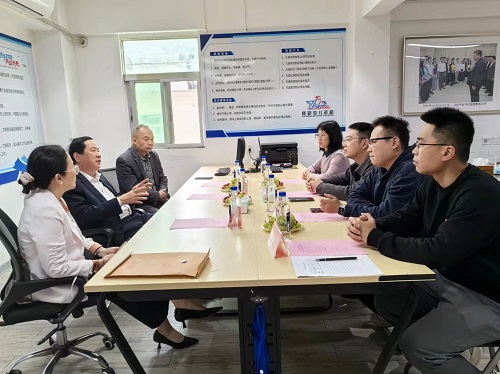 校领导与汕头校友会成员座谈.jpg 校领导与汕头校友会成员座谈.jpg