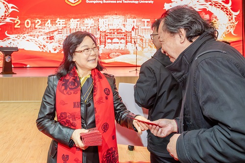 董事长谢建平.jpg 董事长谢建平.jpg