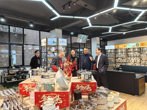 校领导参观揭阳市庆展实业有限公司.jpg 校领导参观揭阳市庆展实业有限公司.jpg