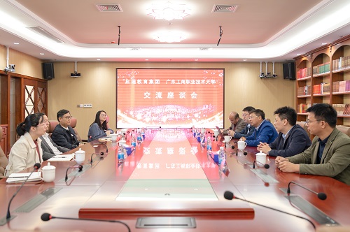 座谈会现场.jpg 座谈会现场.jpg