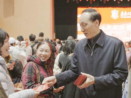 校长和飞.jpg 校长和飞.jpg