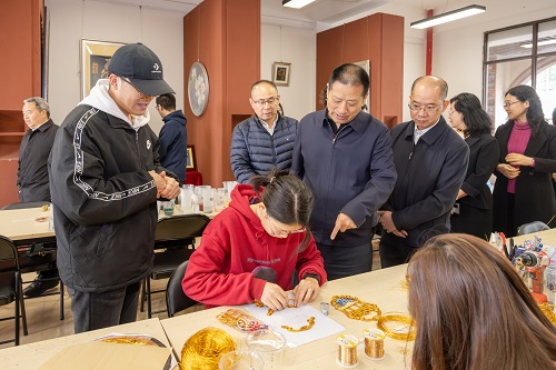 参观广府金绣.jpg 参观广府金绣.jpg