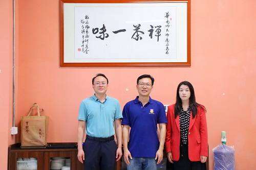 双方合影.jpg 双方合影.jpg