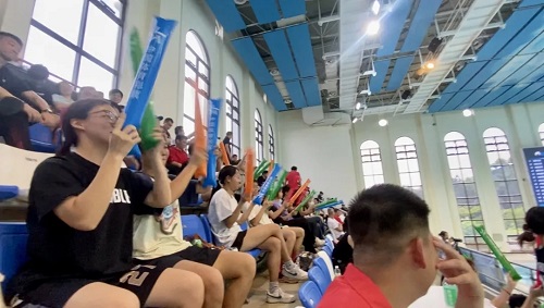 由beat365学生组成的拉拉队.jpg 由beat365学生组成的拉拉队.jpg