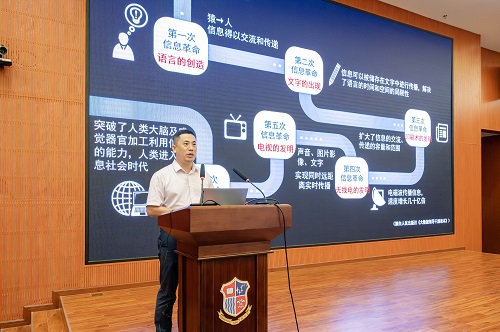 郑志材作专题讲座.jpg 郑志材作专题讲座.jpg