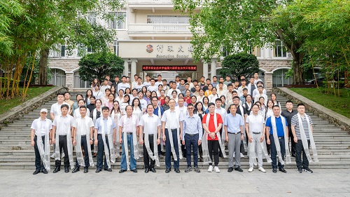 开班仪式合影.jpg 开班仪式合影.jpg