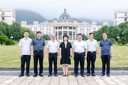 合影留念.jpg 合影留念.jpg