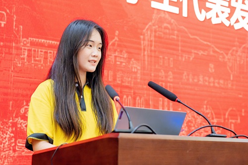 学生代表发言.jpg 学生代表发言.jpg