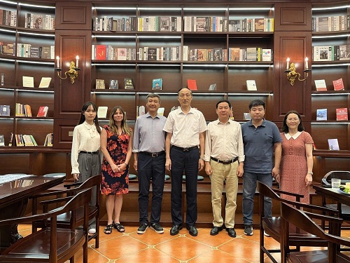 双方合影.jpg 双方合影.jpg