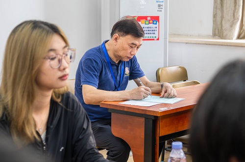 丁勇在星湖校区听课.jpg 丁勇在星湖校区听课.jpg