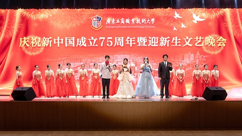 星湖校区晚会现场.jpg 星湖校区晚会现场.jpg