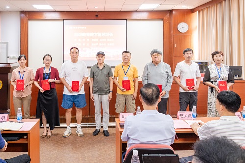 苗德华为院级督导颁发聘书.JPG 苗德华为院级督导颁发聘书.JPG