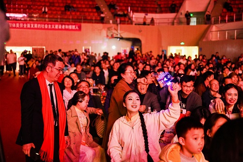 现场观众.jpg 现场观众.jpg