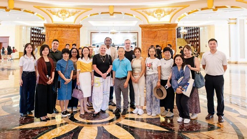 合影留念2.jpg 合影留念2.jpg