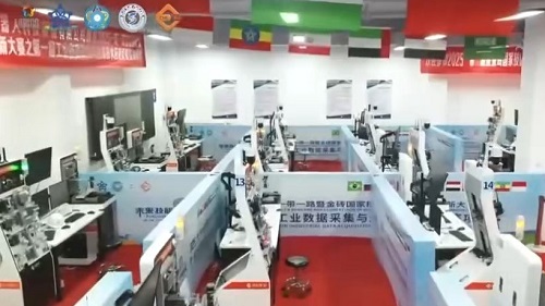 决赛现场智能制造前沿设备.jpg 决赛现场智能制造前沿设备.jpg