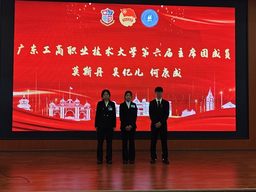 第六届学生会主席团合影留念.jpg 第六届学生会主席团合影留念.jpg