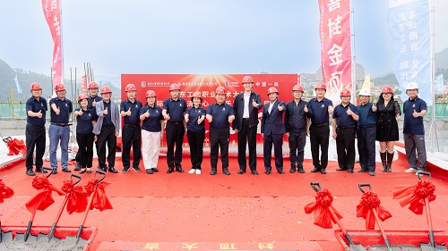 合影留念.jpg 合影留念.jpg