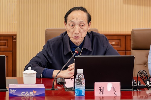 和飞讲话.JPG 和飞讲话.JPG