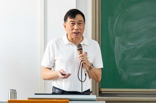 丁勇授课.JPG 丁勇授课.JPG