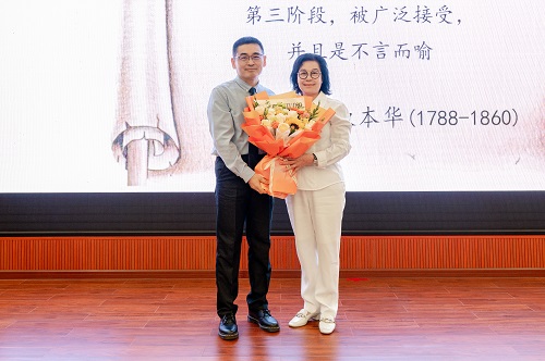 献花仪式.jpg 献花仪式.jpg