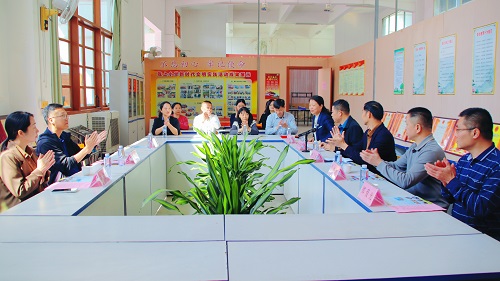 座谈现场.jpg 座谈现场.jpg