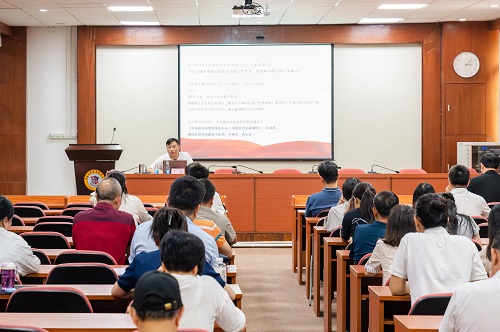 报告现场.JPG 报告现场.JPG