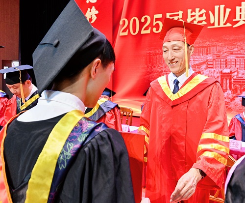 颁发证书1.jpg 颁发证书1.jpg