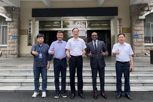 双方合影.jpg 双方合影.jpg