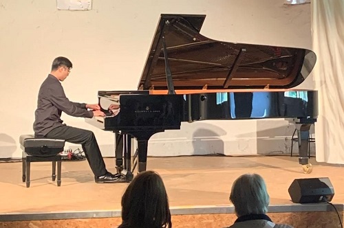 演奏现场.jpg 演奏现场.jpg