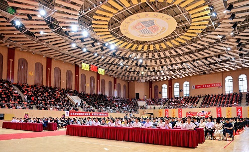 毕业典礼现场.jpg 毕业典礼现场.jpg