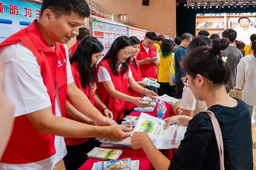 咨询现场.jpg 咨询现场.jpg