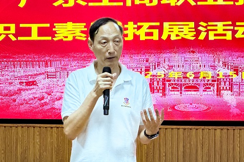 和飞讲话.jpg 和飞讲话.jpg