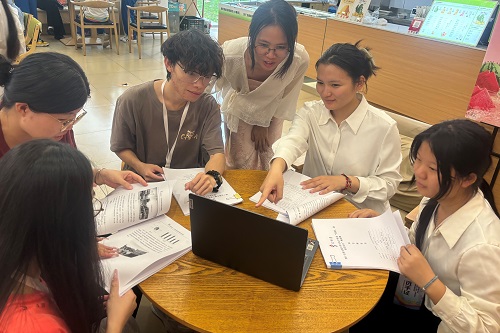 现场指导.jpg 现场指导.jpg