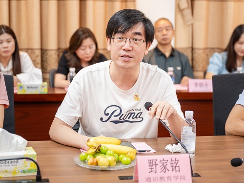 教师代表发言1.jpg 教师代表发言1.jpg