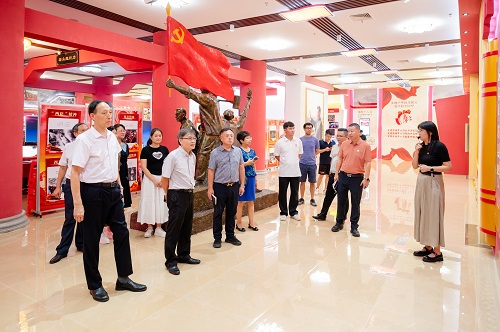 匡增意一行参观党建馆.jpg 匡增意一行参观党建馆.jpg