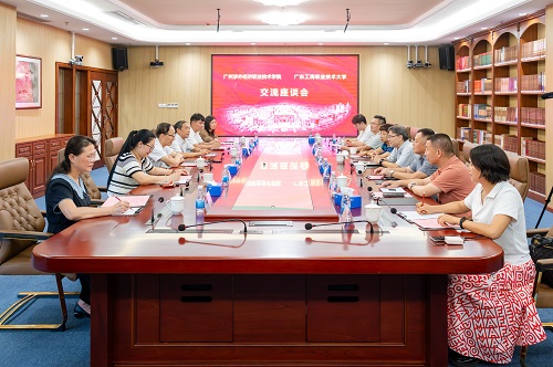 座谈会场.jpg 座谈会场.jpg