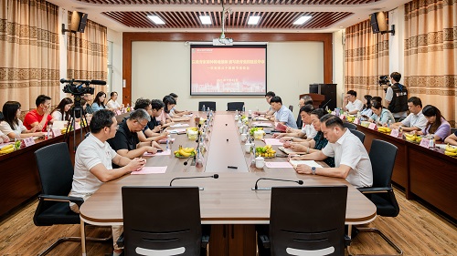 座谈会现场.jpg 座谈会现场.jpg